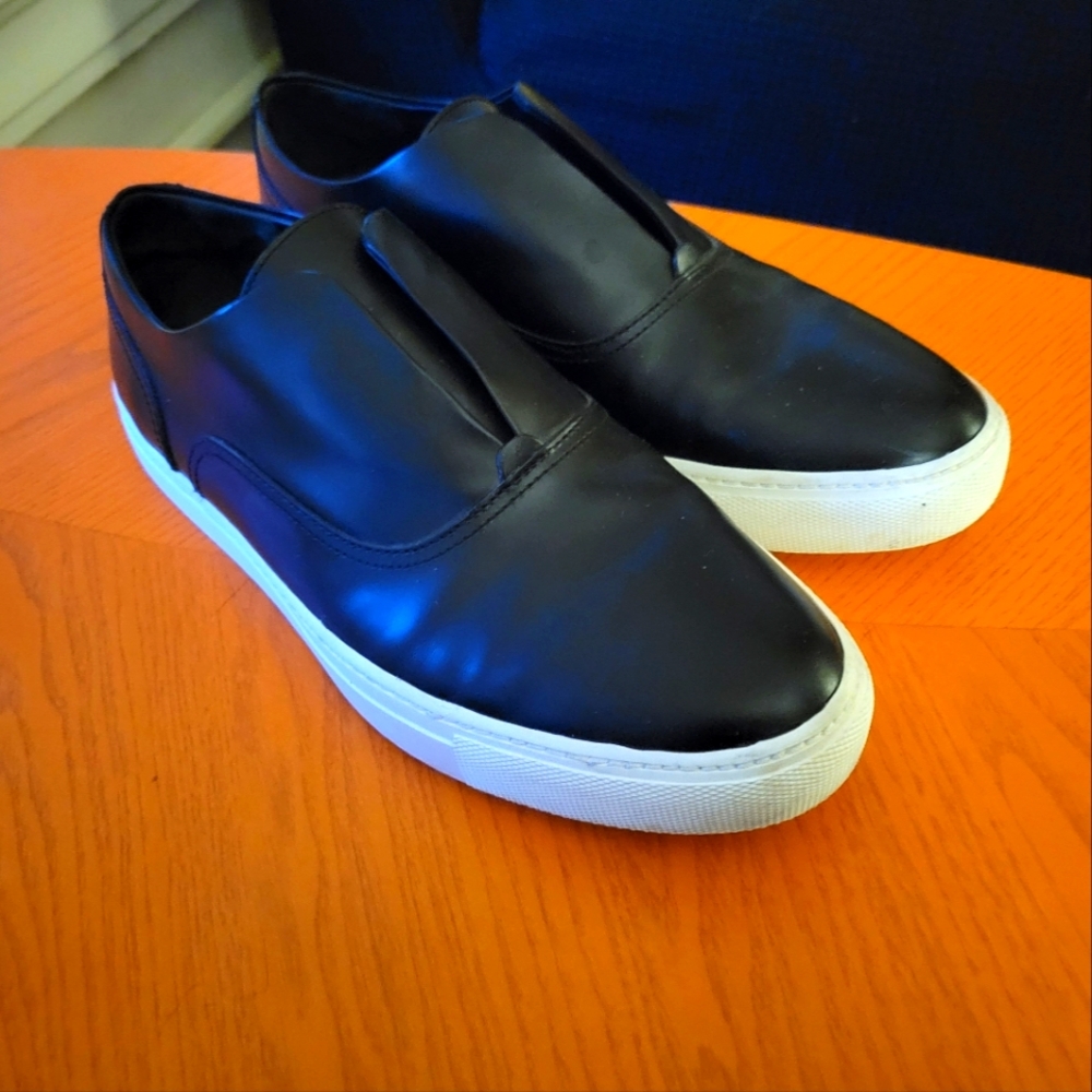 Vince Nelson black leather slip on sneakers 9.5 women's